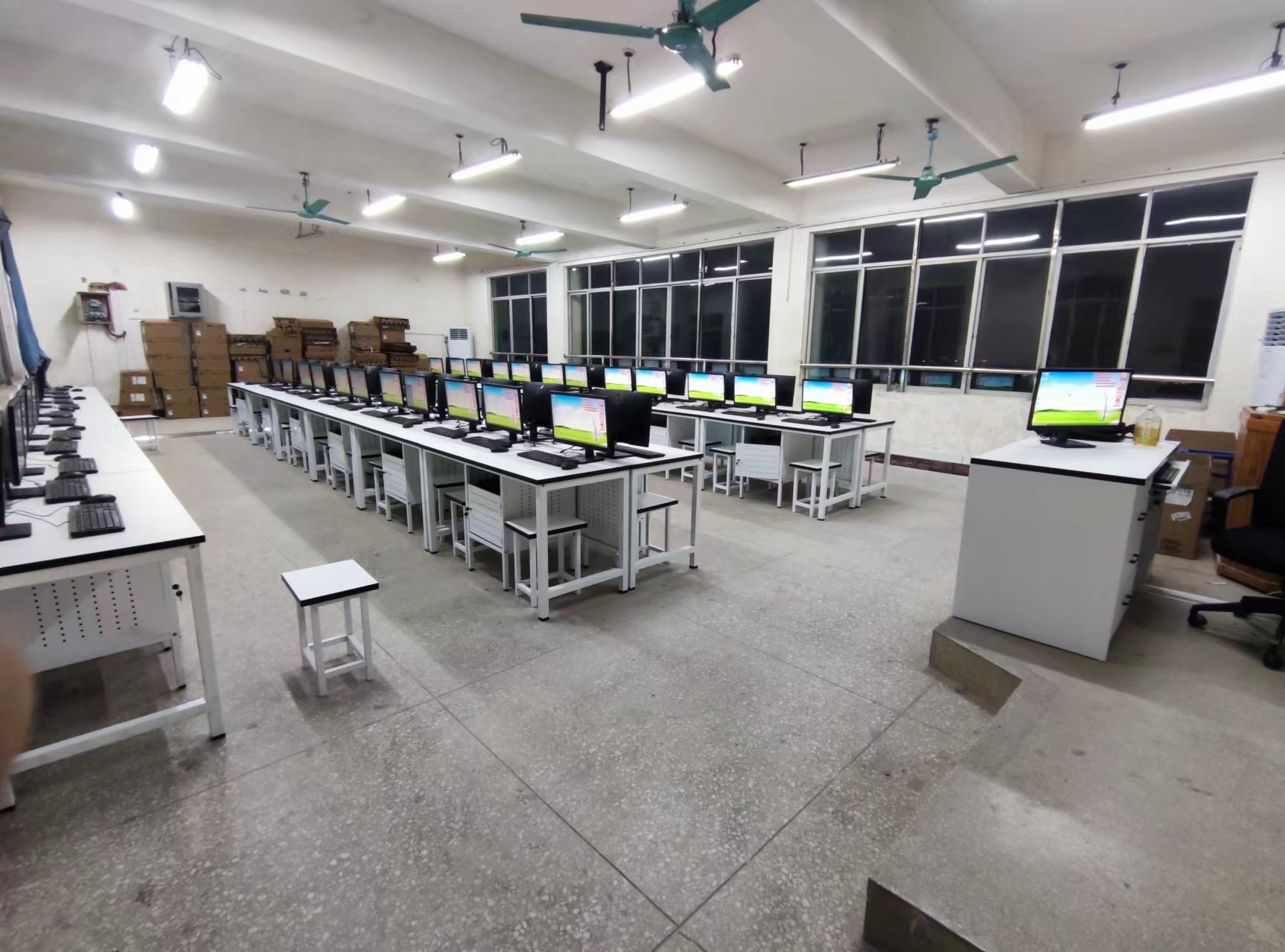 广西理工学校电脑机房建设
