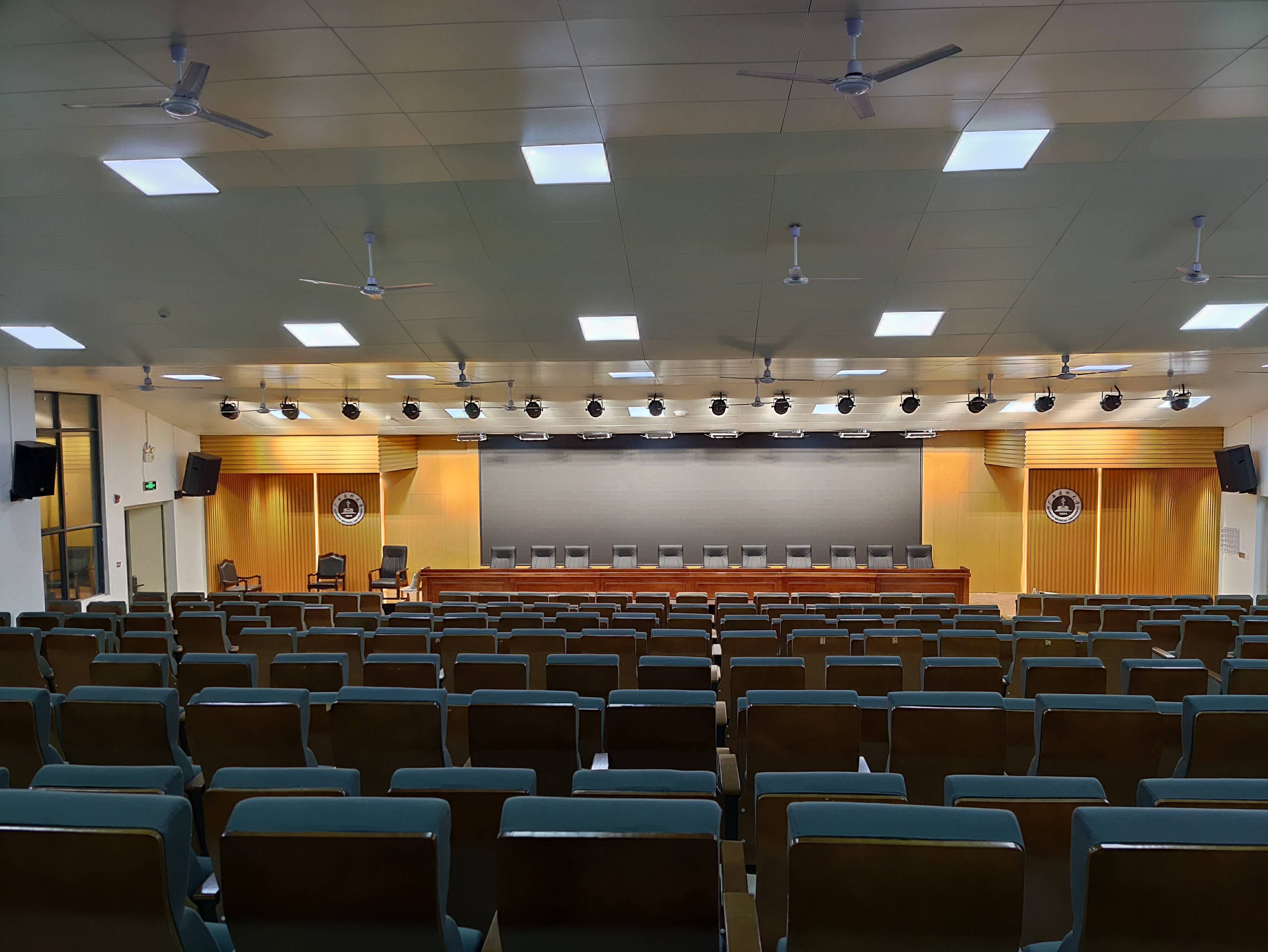 广西医科大玉林校区报告厅建设